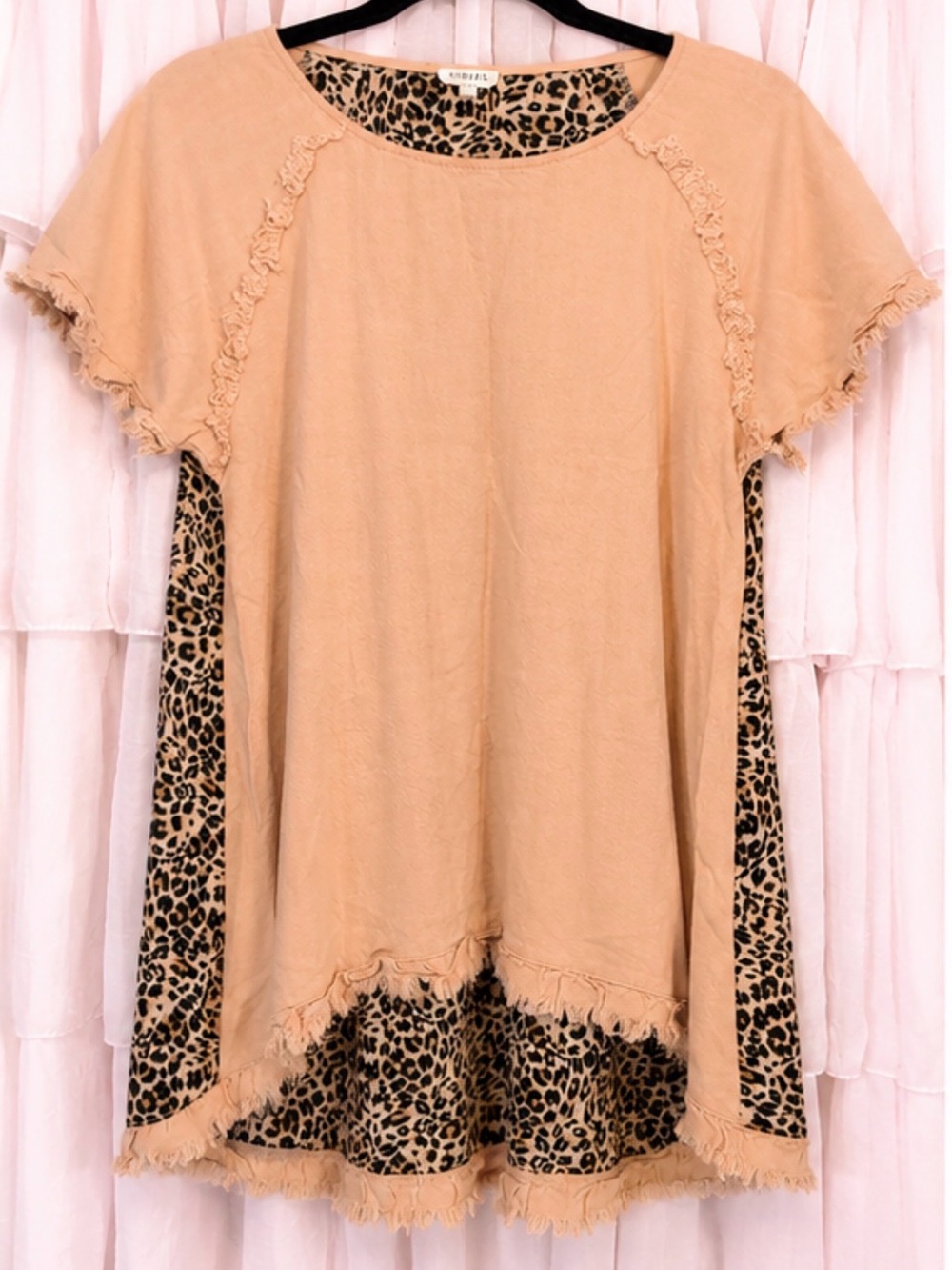 Rustic Peach Leopard-Trim Short Sleeve Top
